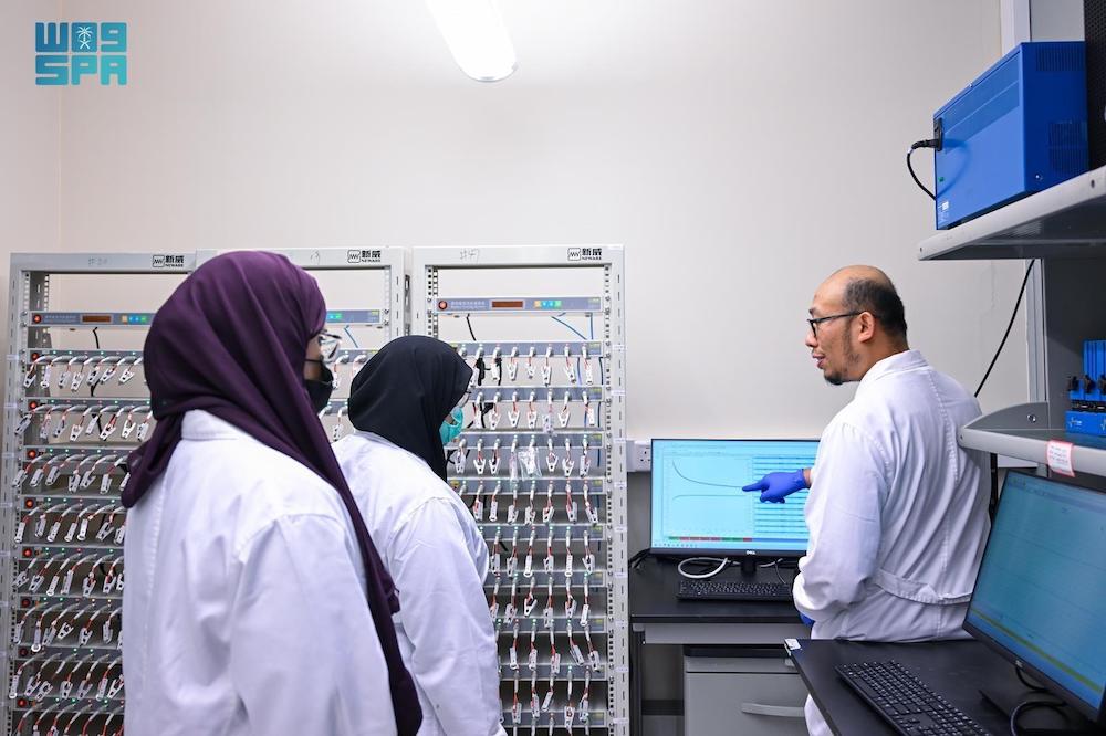 Scientists at King Abdullah University of Science and Technology’s Center of Excellence for Renewable Energy and Storage Technologies have identified a key molecular barrier preventing aqueous rechargeable batteries from becoming a safer, cost-effective option for sustainable energy storage. (SPA)