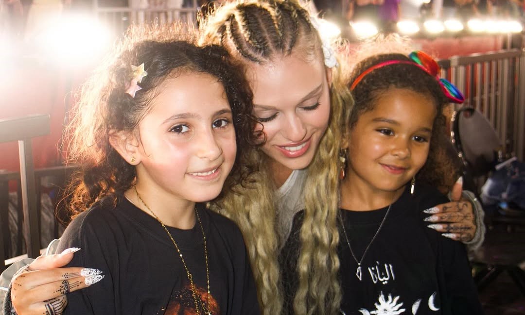 Palestinian Chilean singer Elyanna took to Instagram to share a heartwarming moment with two young Palestinian children at a Coldplay concert. (Instagram)