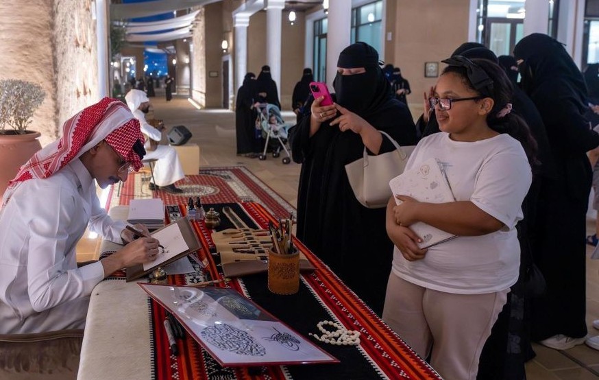 Arabic calligraphy is among the highlights of the Summer of Zallal events. (SPA)