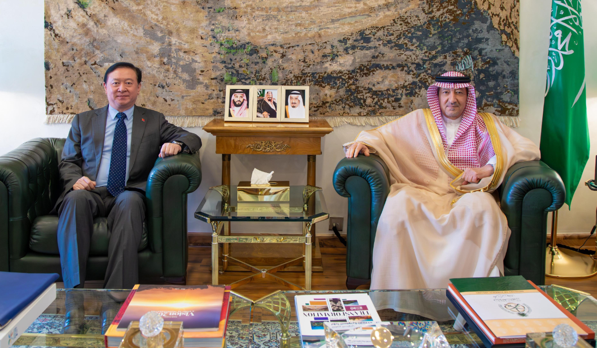 Waleed bin Abdulkarim Elkhereiji (R) and Chang Hua in Riyadh. (Supplied)
