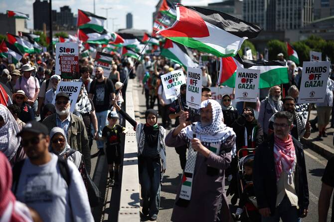 Pro-Palestinian supporters wave Palestinian flags as they march across Waterloo Bridge in central London, on May 17, 2025. (AFP/File Photo)