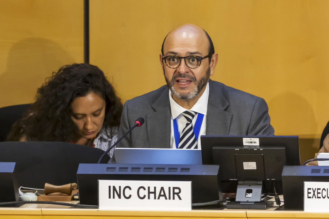 Chair of the International Negotiating Committee Luis Vayas Valdivieso opens a plenary session at the second part of the fifth session of the Intergovernmental Negotiating Committee on Plastic Pollution at the European headquarters of the UN in Geneva, Aug. 9, 2025. (AP)