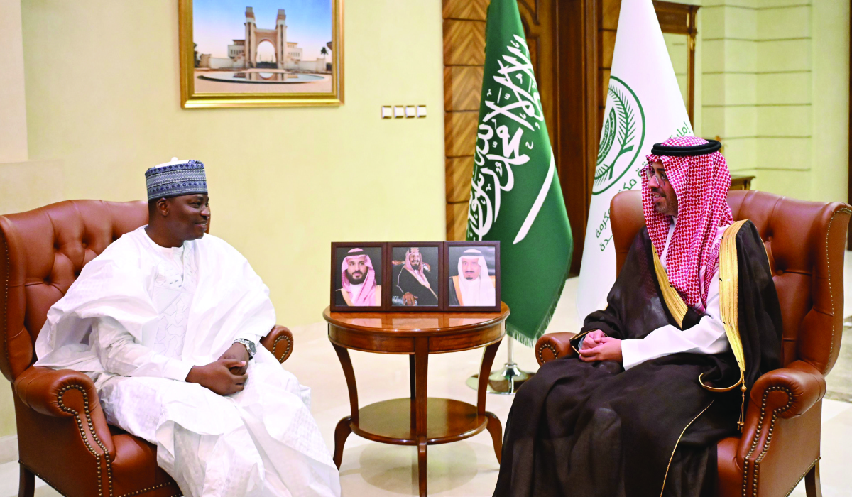 Prince Saud bin Abdullah bin Jalawi (R) holds talks with Abdul Rahaman Adam in Jeddah. (SPA)