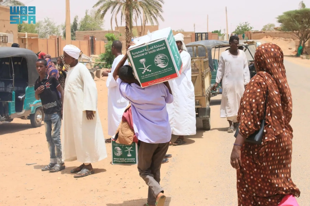 In Syria, the agency distributed 349 food parcels to displaced people in Daraa, while in Sudan it delivered 830 parcels to residents of Karari. (SPA)