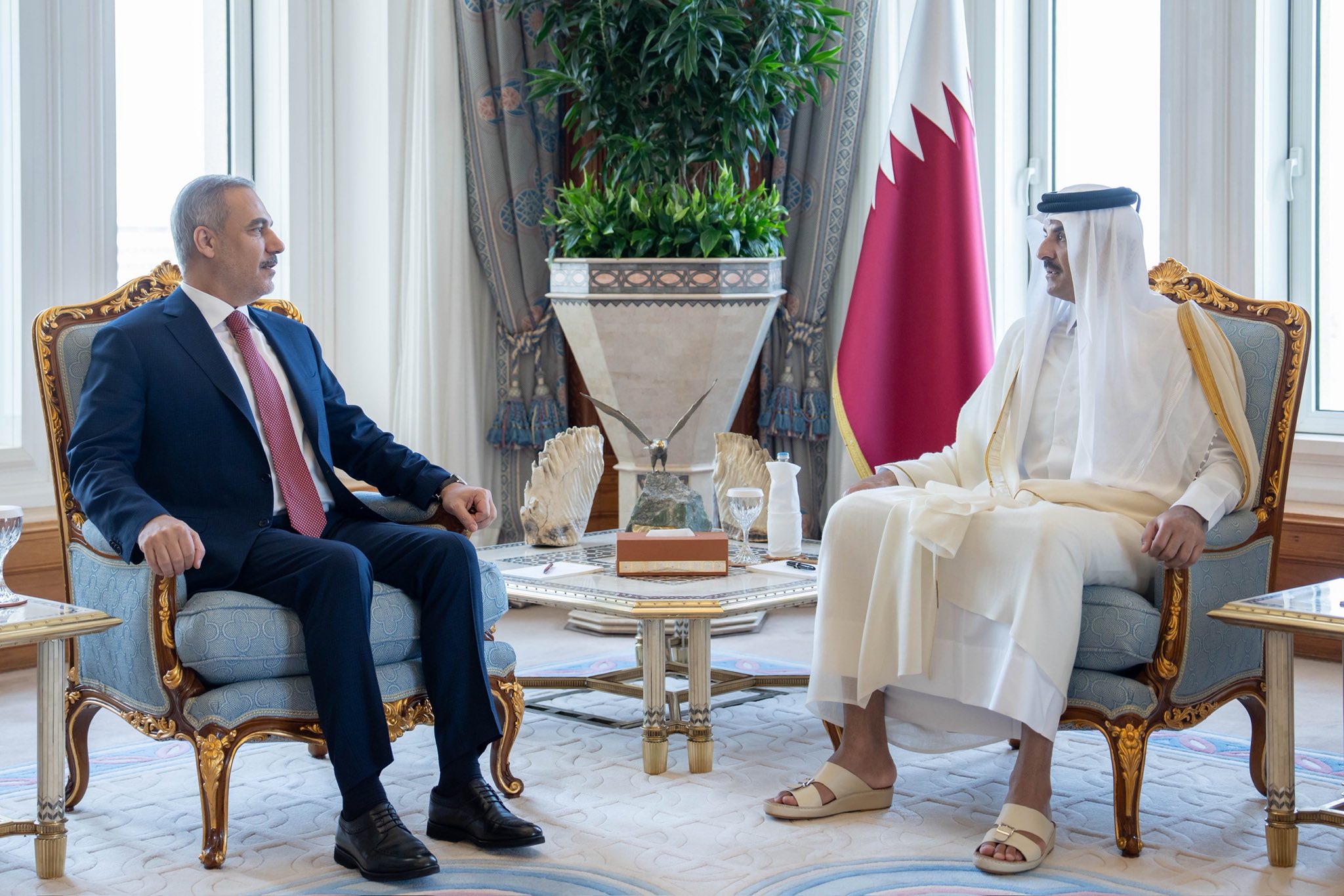 Sheikh Tamim bin Hamad Al-Thani, the emir of Qatar, held a meeting with Turkish Foreign Minister Hakan Fidan. (QNA)