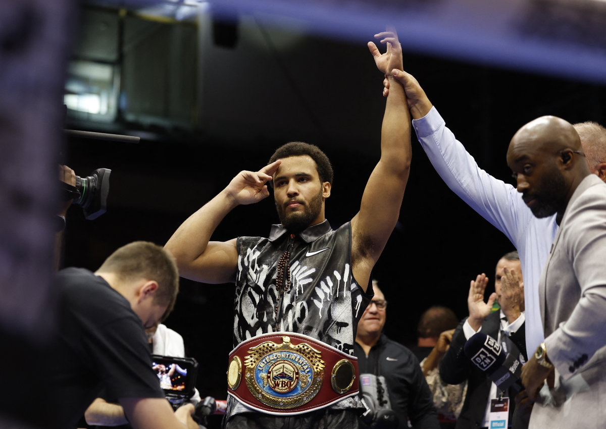 Moses Itauma celebrates with his belts and promoter Frank Warren after beating Dillian Whyte at the ANB Arena in Riyadh on August 16, 2025. (REUTERS/Hamad I Mohammed)