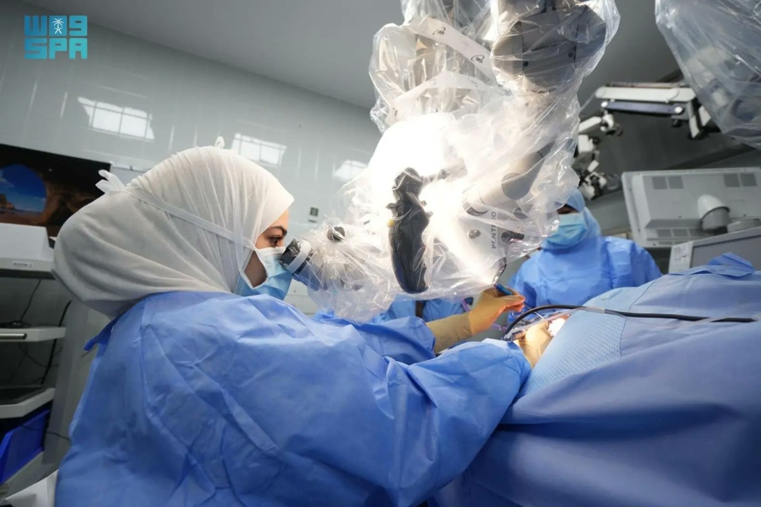 King Abdullah Ear Specialist Center performs the region’s first cochlear implant surgery using a robotic arm. (SPA)