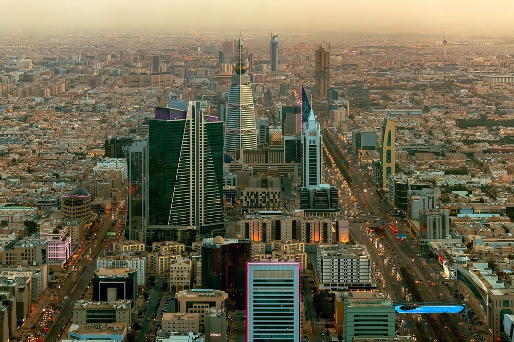 Riyadh emerged as the dominant destination in Saudi Arabia, attracting 100 greenfield FDI projects with capital inflows of $2.30 billion. Shutterstock