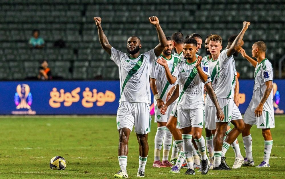 Al-Ahli’s Franck Kessie, left, celebrates with teammates after scoring against Al-Qadsiah in the Saudi Super Cup semifinal in Hong Kong Stadium, Hong Kong, Aug. 20, 2025. (AFP)