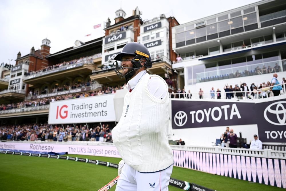 Chris Woakes walks out to bat with his left arm in a sling on the fifth day of the fifth Test against India, The Oval, London, England, Aug. 4, 2025. (Getty Images)