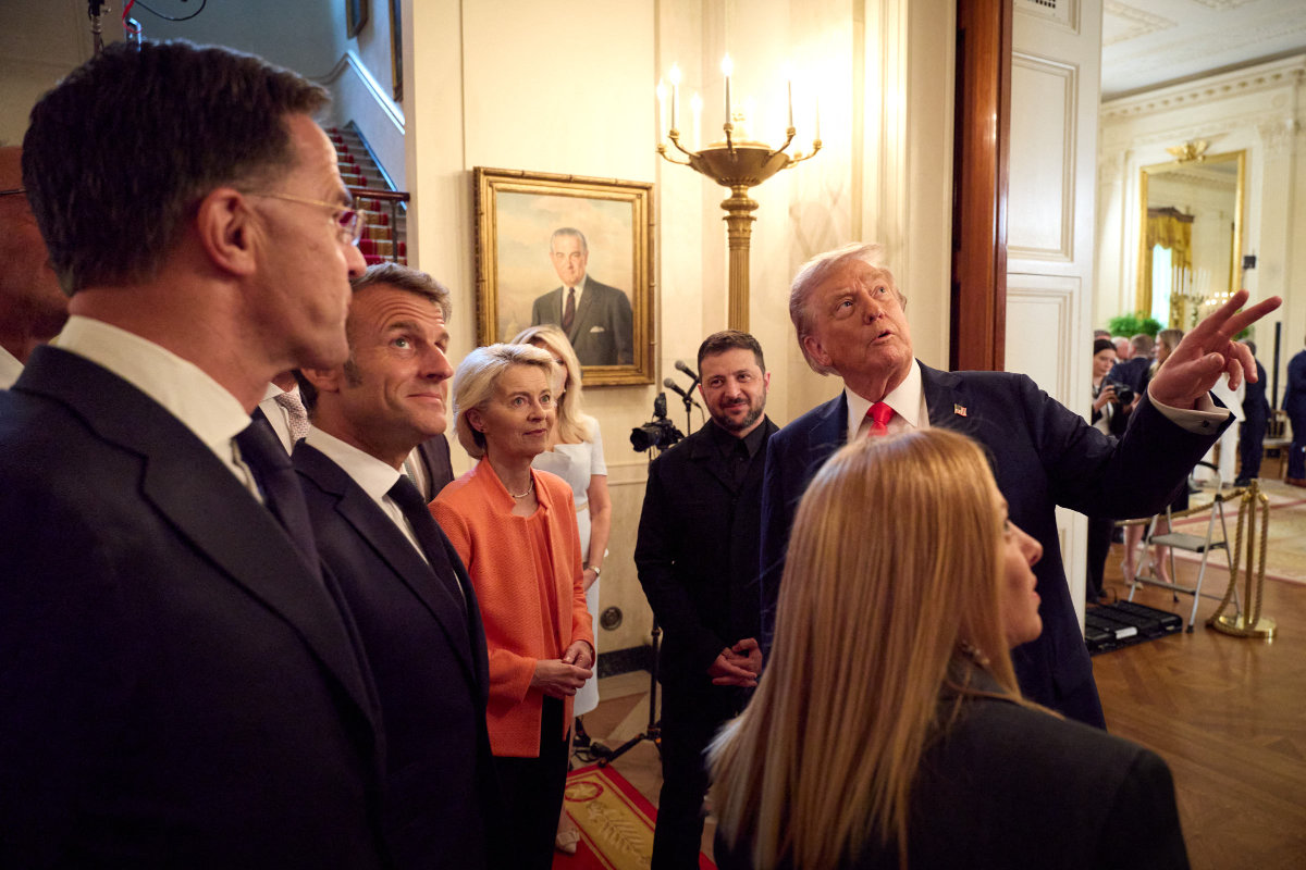 Ukrainian President Volodymyr Zelensky (C) is seen with US President Donald Trump (R), European Commission President Ursula von der Leyen (3-L), French President Emmanuel Macron (2-L), NATO Secretary-General Mark Rutte (L) and Italian Prime Minister Giorgia Meloni (R front), at the White House in Washington, DC, on August 18, 2025. (AFP)