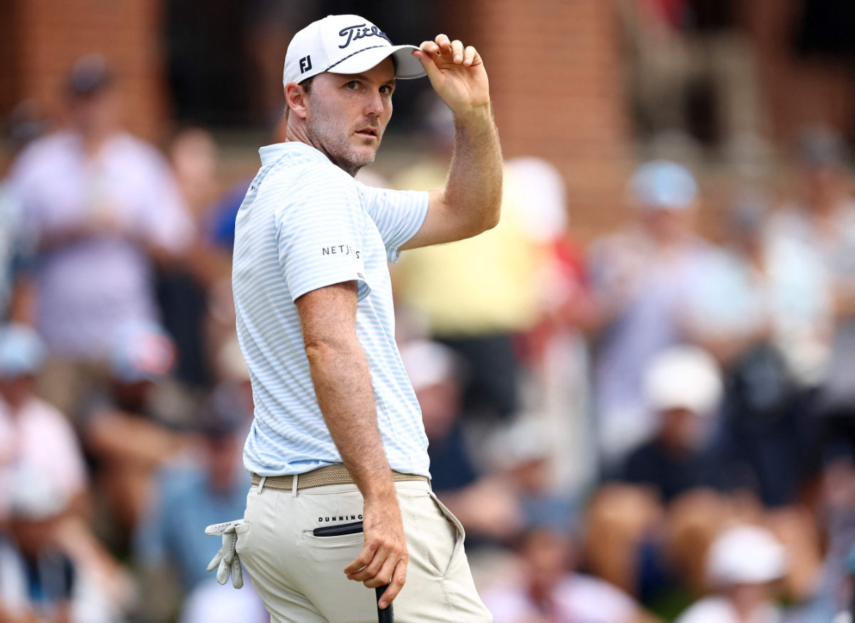Russell Henley birdies last 3 holes for a 61 to lead Tour Championship over Scheffler