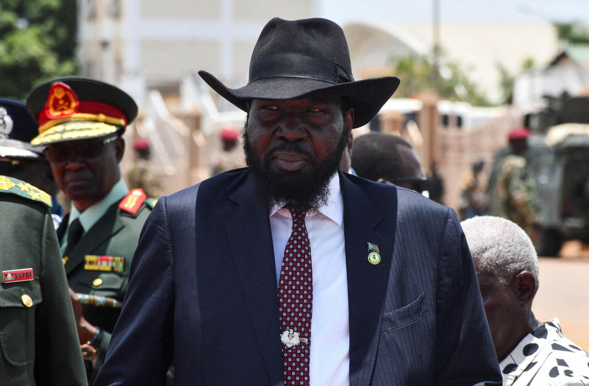 South Sudan President Salva Kiir prepares to welcome Uganda's President Yoweri Museveni at the Juba International Airport. (REUTERS)