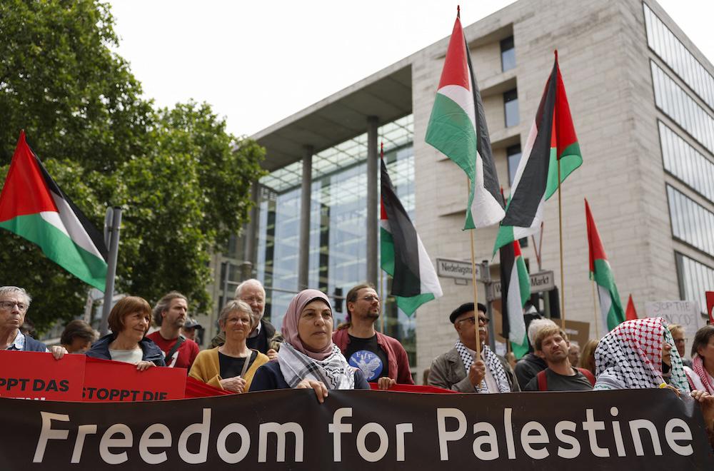 Above, demonstrators display a banner reading ‘Freedom for Palestine’ outside the Foreign Office in Berlin on June 5, 2025. (AFP file photo)