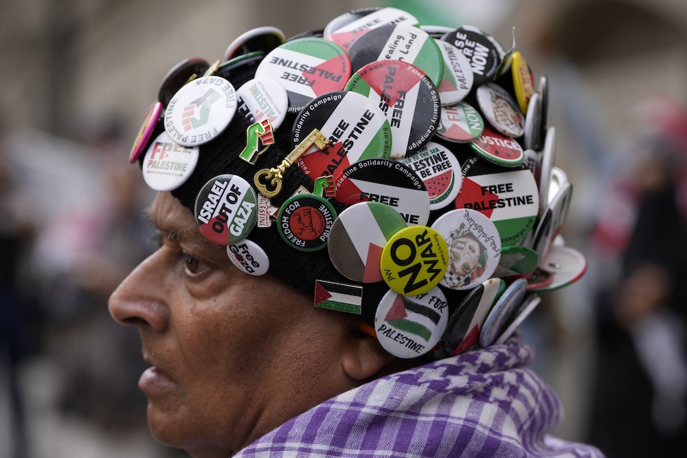 Above, a supporter of five protesters arrested during a Palestine Action demonstration wears pro-Palestinian badges on a hat outside The Old Bailey in central London on Aug. 22, 2025. (AFP)