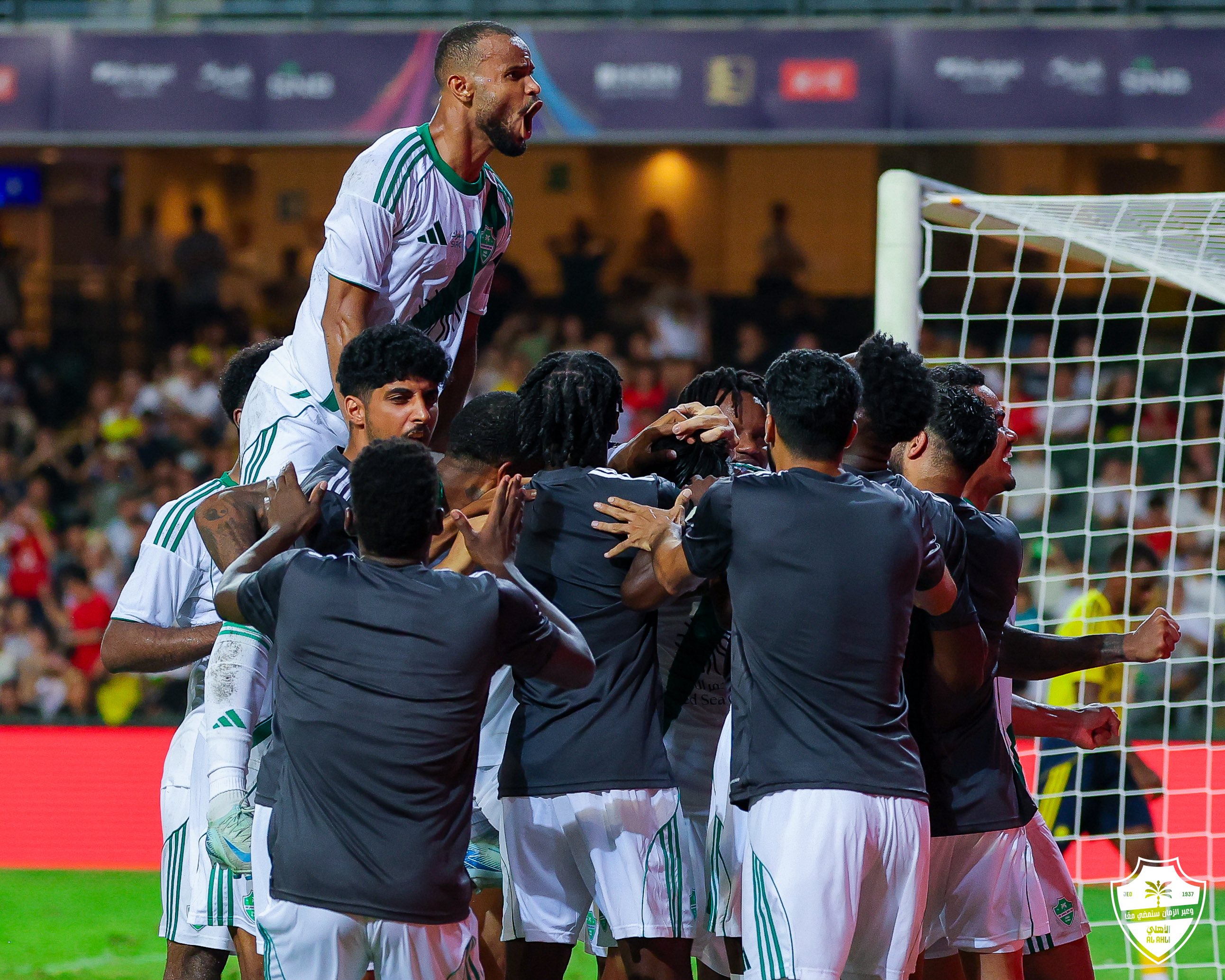 Al-Ahli players celebrate winning the Saudi Super Cup after overcoming Al-Nassr 5-3 on penalties following a dramatic 2-2 draw in Hong Kong. (X/@ALAHLI_FCEN)