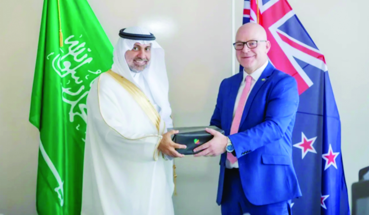Fahad Abdulrahman AlJalajel (L) received by Matt Doocey. (Supplied)