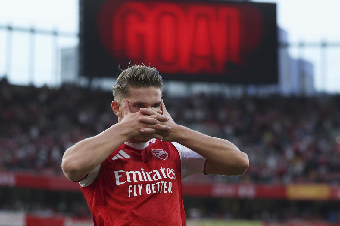 Arsenal’s Viktor Gyokeres celebrates after scoring his side’s fifth goal from the penalty spot during the English Premier League soccer match between Arsenal and Leeds United at Emirates stadium in London, England, Saturday, Aug. 23, 2025. (AP)