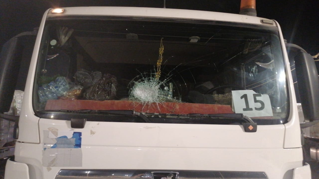 Israeli settlers pelted a convoy of 59 Jordanian aid trucks with stones, smashed windshields, slashed tires as well as damaged front and side panels. (Petra)