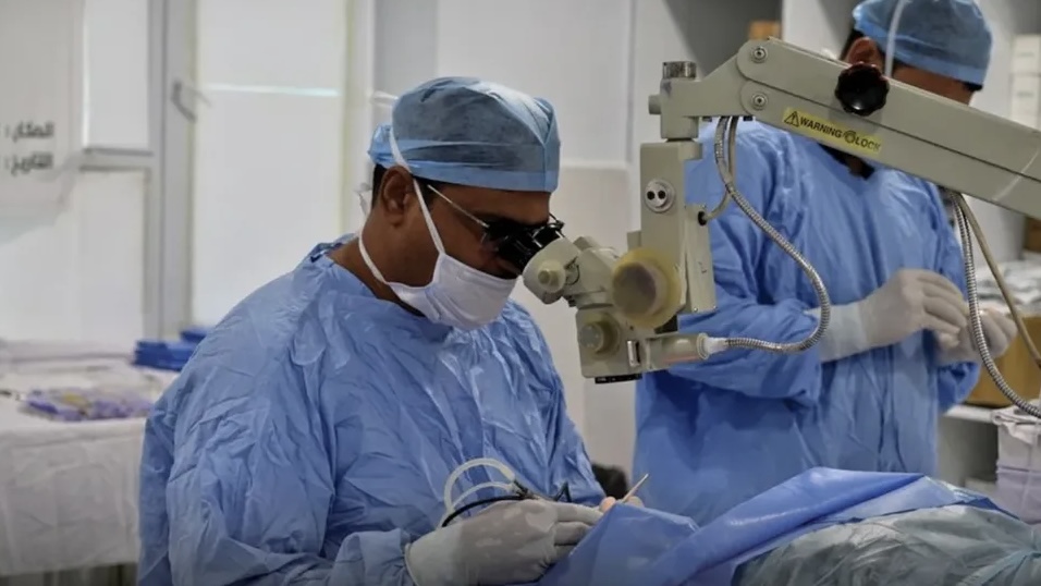 Doctors attend to eye patients under a KSrelief-funded program at the Afghan Red Crescent Society Central Hospital in Kabul, Aug. 24, 2025. (ARCS)