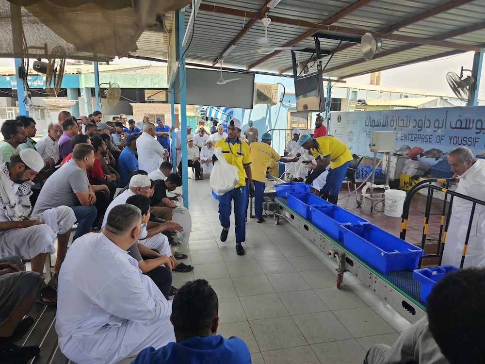 Saudis, expatriates throng Jeddah fish auction for a bargain
