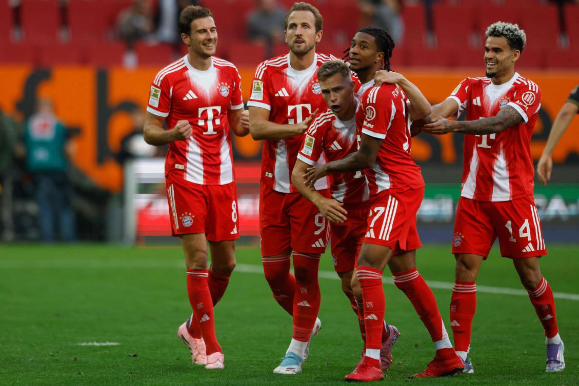 Bayern Munich’s French midfielder Michael Olize celebrates scoring the 0-3 goal with his teammates Leon Goretzka, Harry Kane, Joshua Kimmich and Luis Diaz during their Bundesliga match against FC Augsburg in Augsburg, on Aug. 30, 2025. (AFP)