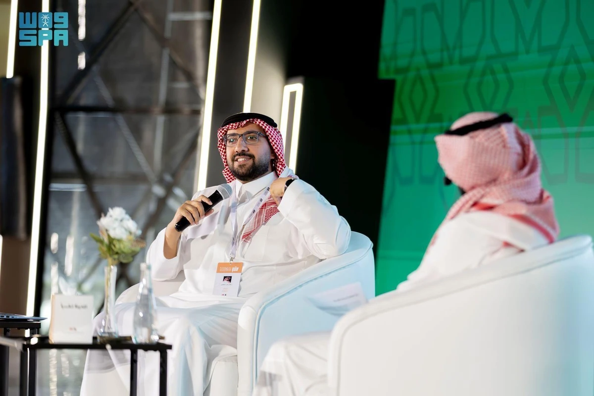 Abdulrahman Al-Waqeesi, a professor and historian specializing in the scientific and cultural movement in the Hejaz, speaks at the symposium in Madinah. (SPA)