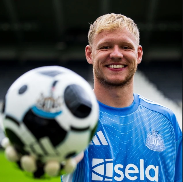 Newcastle signed goalkeeper Aaron Ramsdale on a season-long loan deal from relegated Southampton on Saturday. (X/@NUFC)