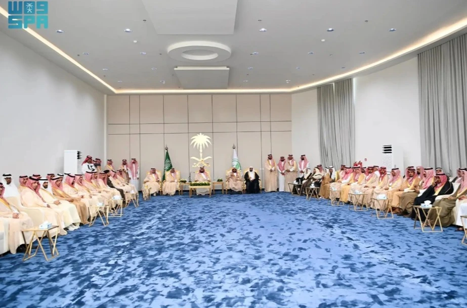 Jazan Gov. Prince Mohammed bin Abdulaziz met sheikhs and residents of Al-Darb Governorate as part of an inspection tour of administrative divisions in the region. (SPA)