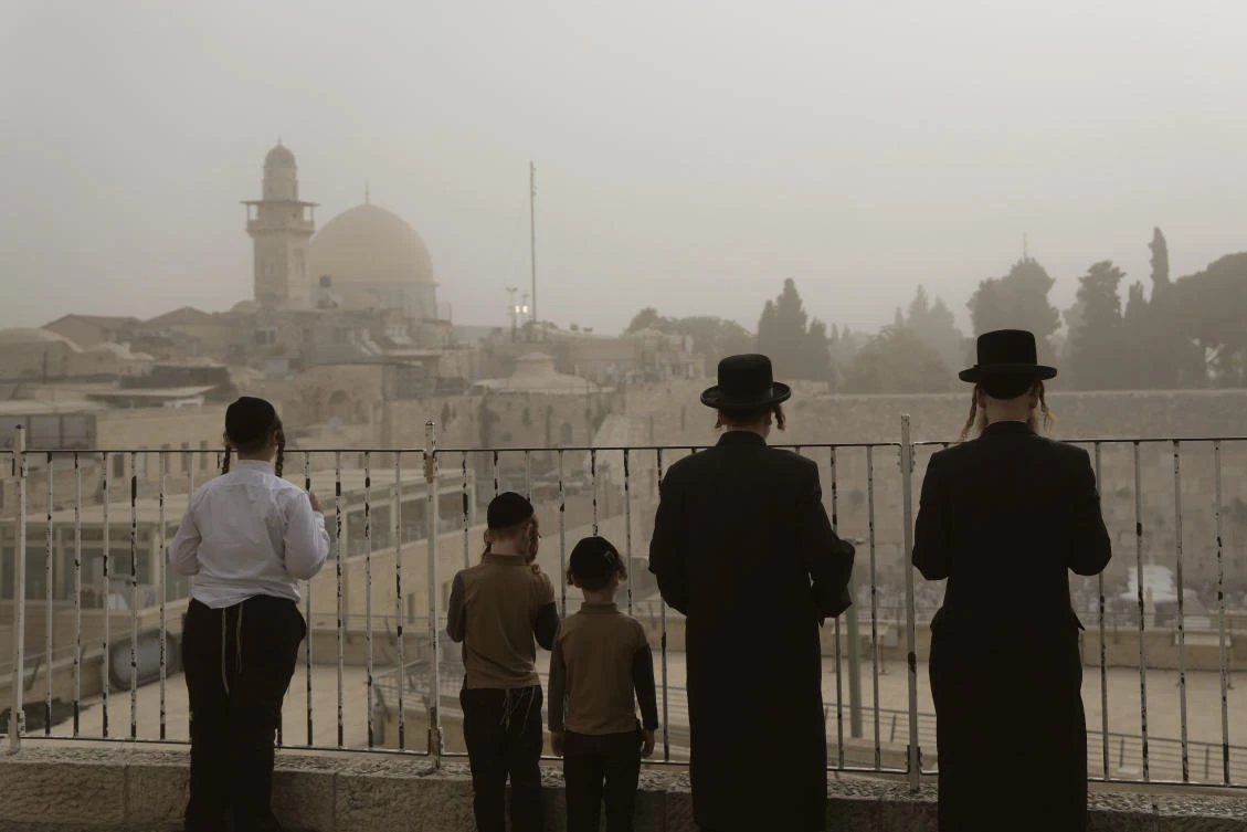 Western Wall in Jerusalem vandalized with anti-war message