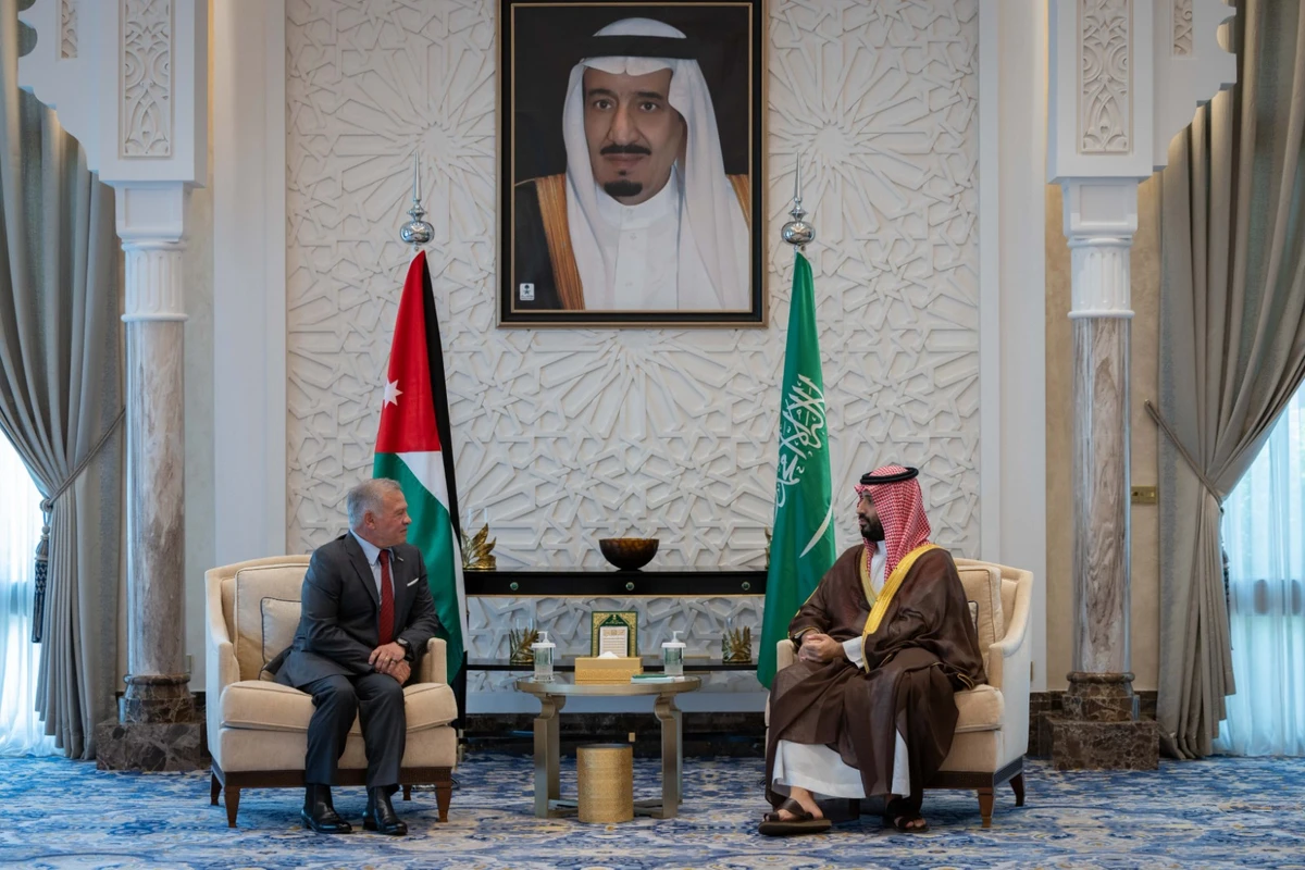 The leaders reviewed the latest regional situation and exchanged views on issues of mutual concern. (Petra)