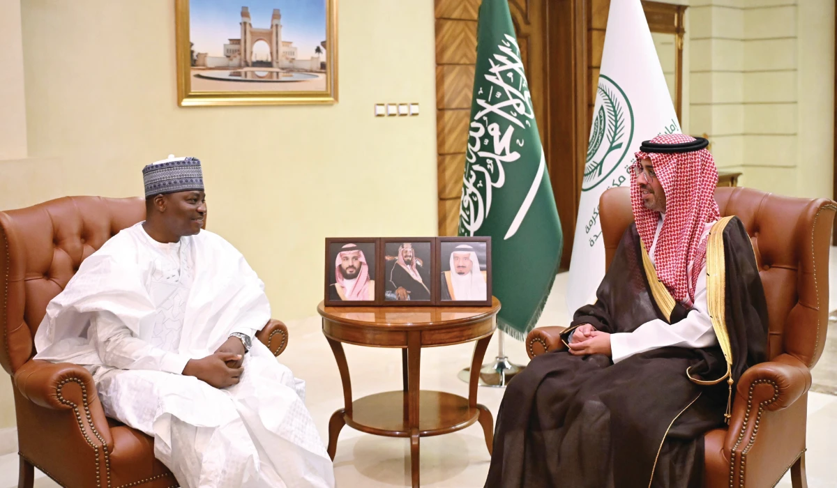 Prince Saud bin Abdullah bin Jalawi (R) holds talks with Abdul Rahaman Adam in Jeddah. (SPA)
