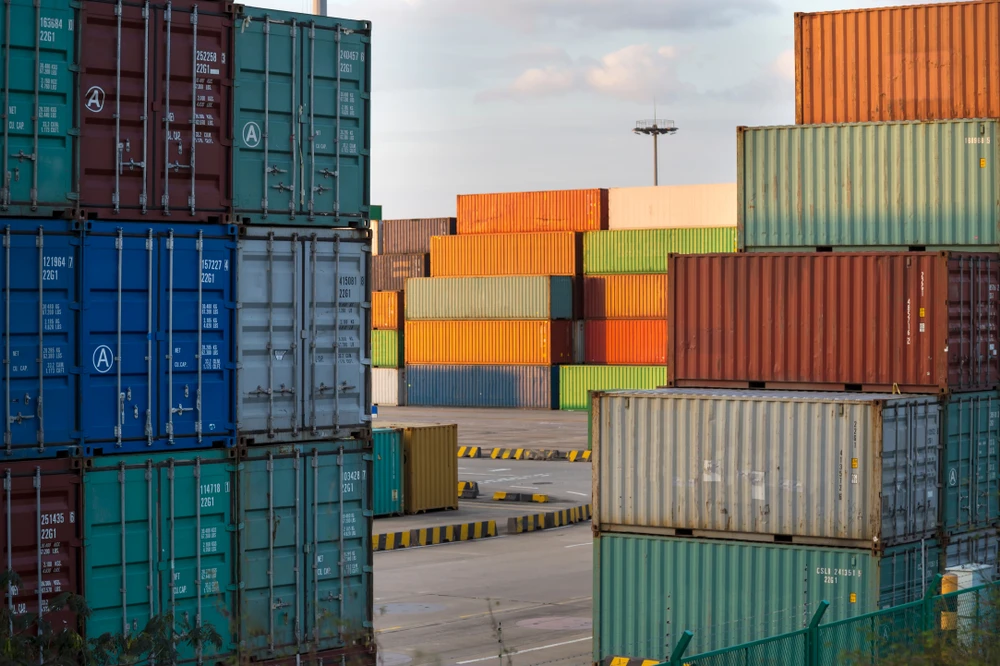 US President Donald Trump announced on his Truth Social platform that he had signed an executive order suspending the imposition of higher tariffs until November. Shutterstock.