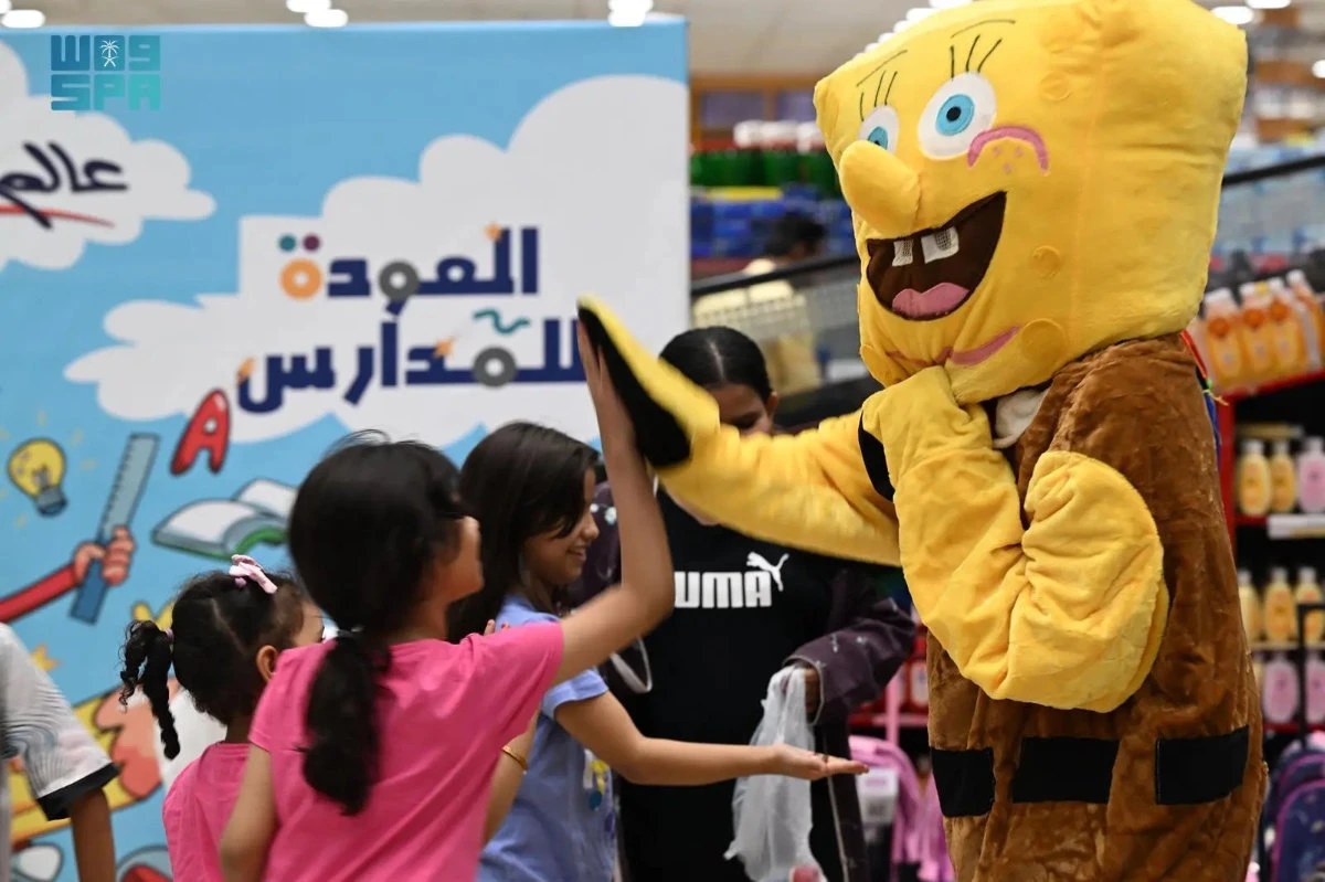 Charitable group Ensan’s schoolbag project targets 16k children