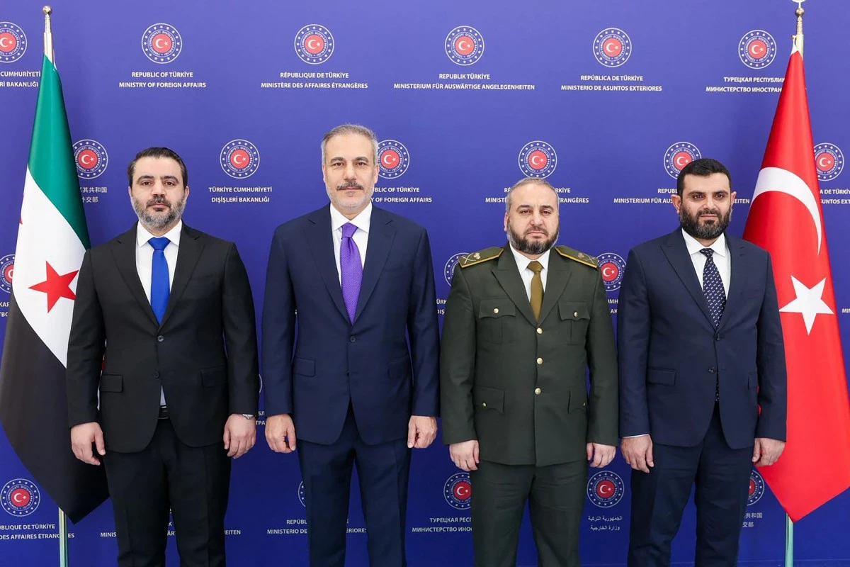 Turkish Foreign Minister Hakan Fidan (2nd L) posing for a photograph next to Syrian Foreign Minister Asaad al-Shaibani (L), Syrian Defence Minister Murhaf Abu Qasra (2nd R) and Head of Syrian Intelligence Hussein al-Salama during a meeting in Ankara on August 13, 2025. (File/AFP)