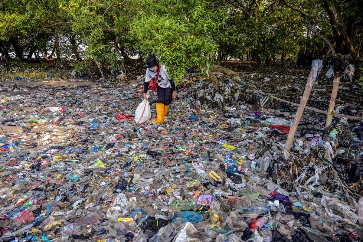 Indonesia to make plastic recycling mandatory for producers