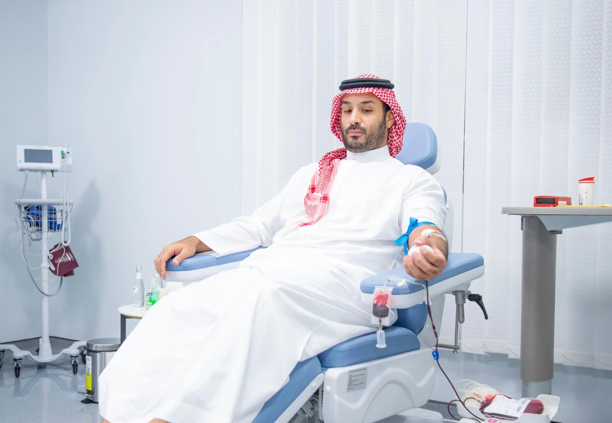 Saudi Crown Prince Mohammed bin Salman donates blood on Thursday. (SPA)