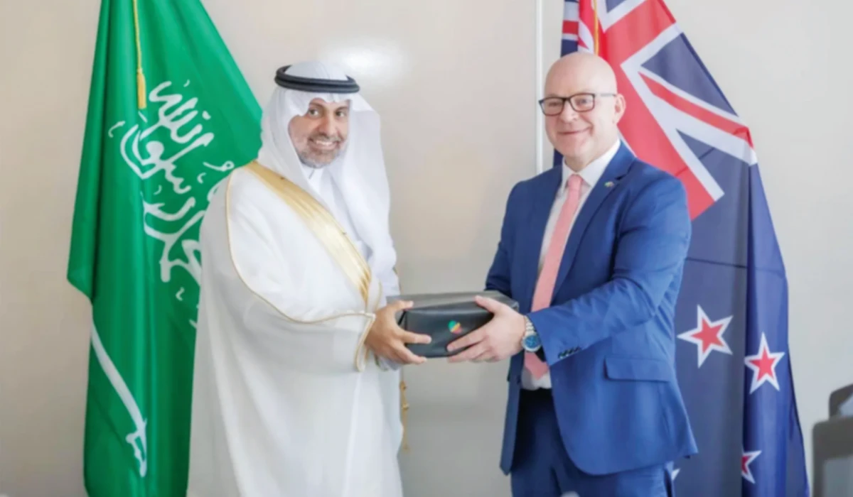 Fahad Abdulrahman AlJalajel (L) received by Matt Doocey. (Supplied)
