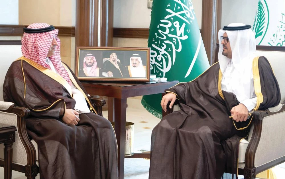 Makkah Deputy Gov. Prince Saud bin Mishal bin Abdulaziz meets Education Minister Yousef Al-Benyan in Jeddah on Monday. (SPA)