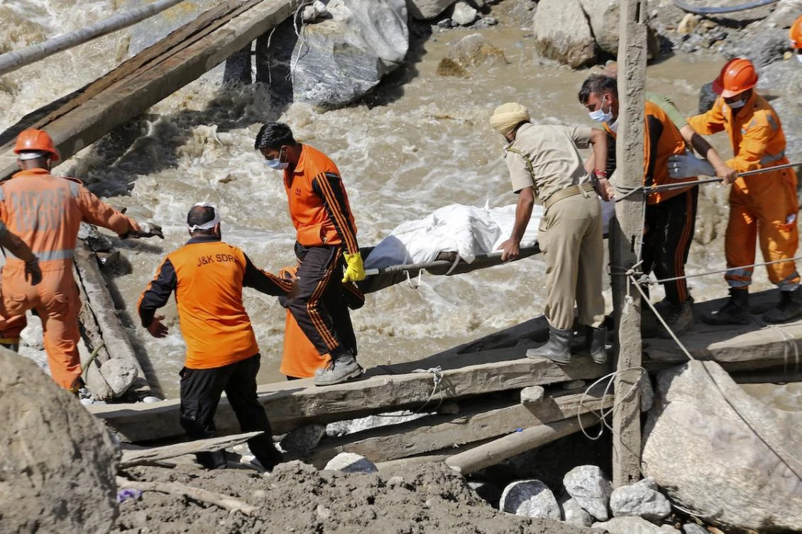 State Disaster Response Force (SDRF) of Jammu and Kashmir, carry a deceased after flash floods at a village in Indian-administered Kashmir's Kishtwar district on August 16, 2025. (FILE/AFP)