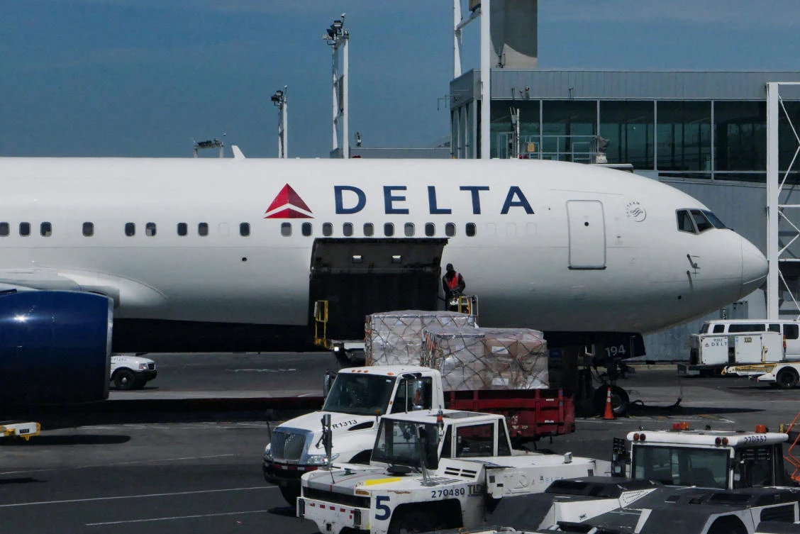 A staff uploads packages on Delta Air Lines plane at John F. Kennedy International Airport in Queens, New York City, US, Apr. 23, 2025. (Reuters/File)
