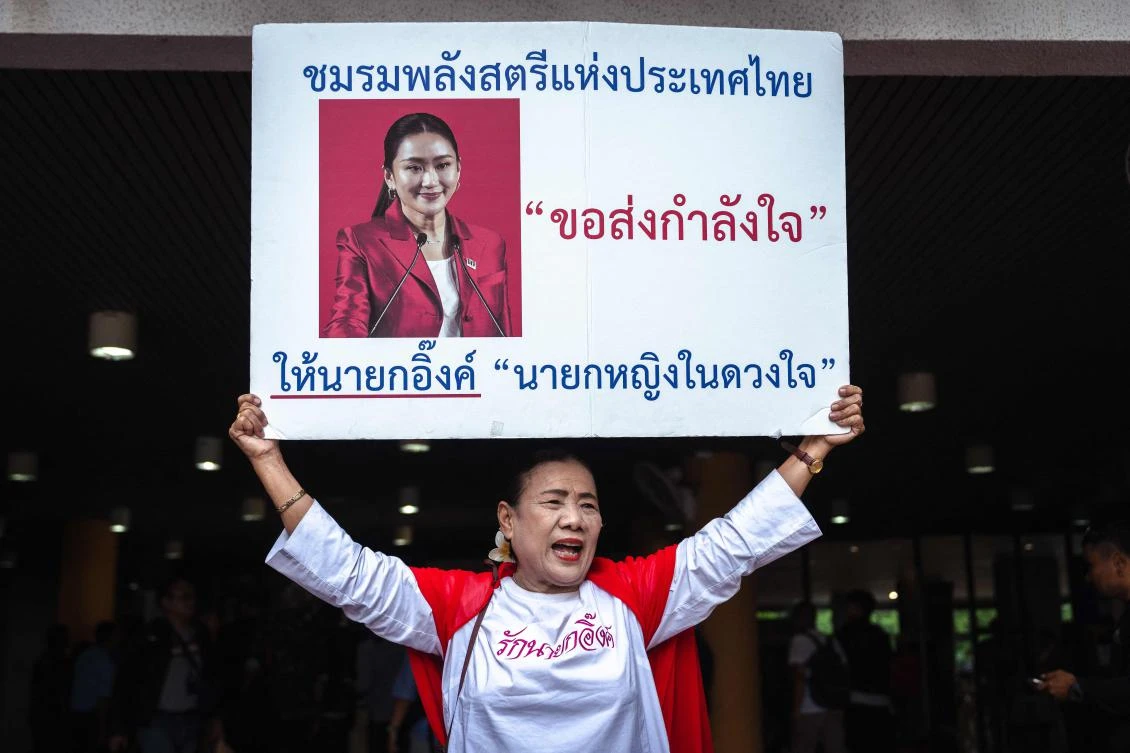 A supporter of Thailand’s sacked prime minister Paetongtarn Shinawatra reacts after the ruling on her dismissal by the Constitutional Court in Bangkok on Aug. 29, 2025. (AFP)