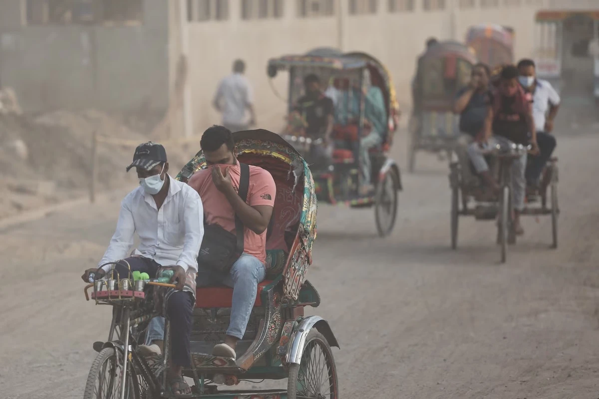 Bangladeshis lose 5.5 years of life to world’s most polluted air