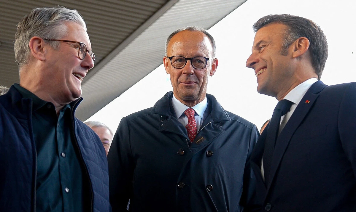 France's President Emmanuel Macron (R), UK Prime Minister Keir Starmer (L) and Germany's Chancellor Friedrich Merz. (AFP)