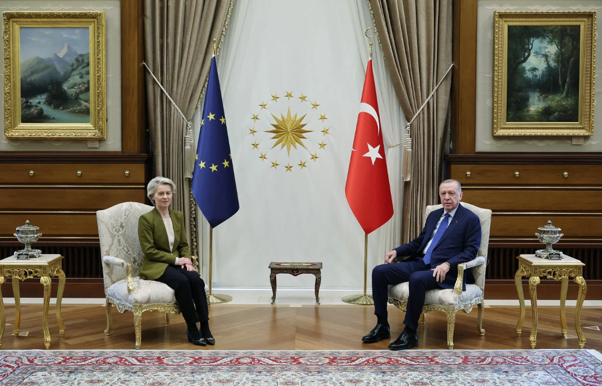 European Commission President Ursula von der Leyen (L) meeting with Turkish President Erdogan in Ankara on Dec. 17, 2024. (AFP)