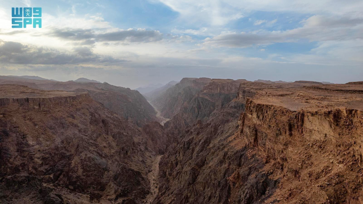 The unique formations, sculpted by millions of years of wind and rain, have created a landscape of natural columns, terraces, and caves. (SPA)