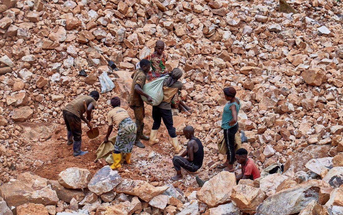 Congolese artisanal miners among them women internally displaced by the Allied Democratic Forces (ADF) rebels, in Mangaredjipa near Beni, North Kivu Province of Democratic Republic of Congo. (Reuters)