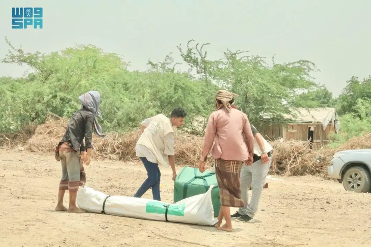 Similarly, in Lebanon's Tripoli, the agency provided 331 food packages to families in need benefiting 1,655 individuals and 1,300 food baskets to 1,300 families in Rif Dimashq Governorate, Syria. (SPA)