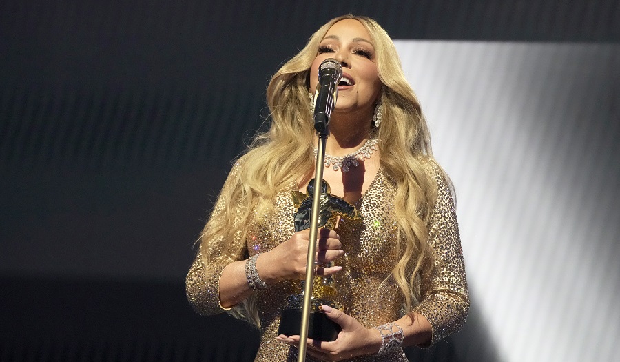 Mariah Carey showed off a diamond set by Antwerp-based, Lebanese-founded high jewelry house Levuma. (Getty Images)