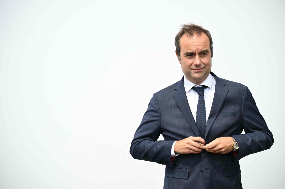 France’s Minister of Armed Forces Sebastien Lecornu looks on as he visits the Paris International Air Show, north of Paris, June 17, 2025. (AFP)